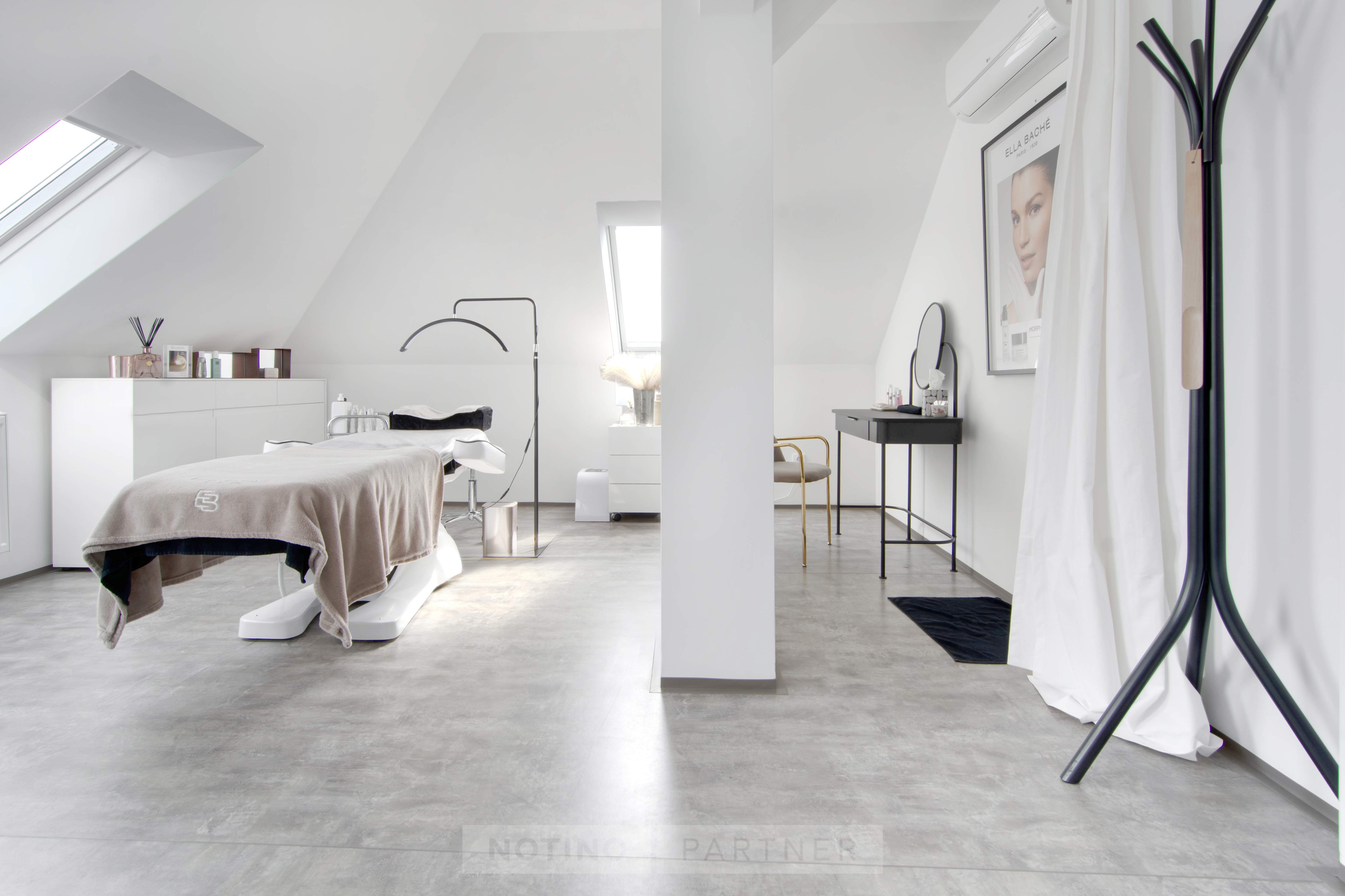 Interiér salonu Nomia